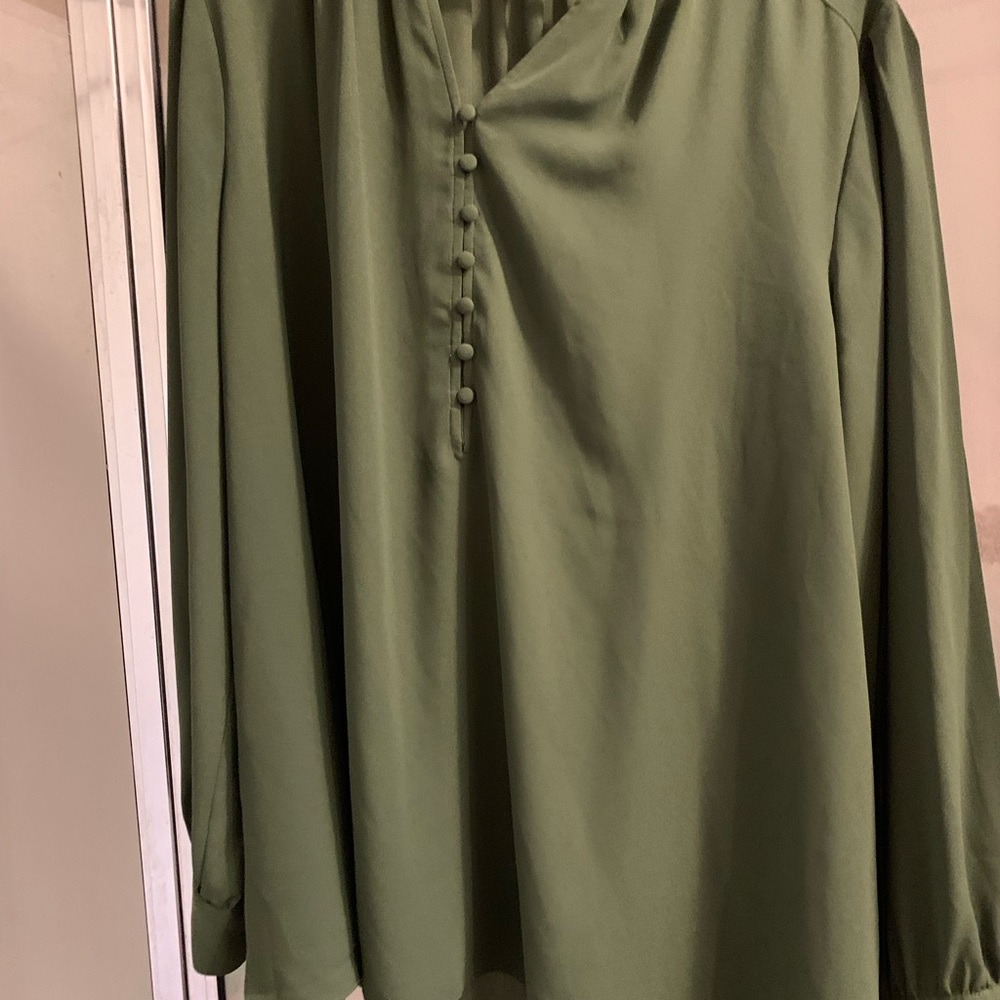 Catos plus size shirt 22/24 never worn brand new.